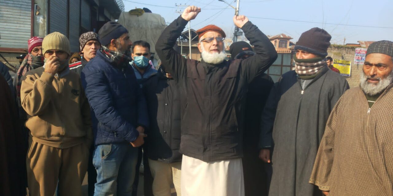 Fortnight On, Achan Syedpora in Srinagar Without Electricity, Locals Aghast