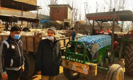 7 tractors among 8 Vehicles seized for illegal extraction in Ganderbal