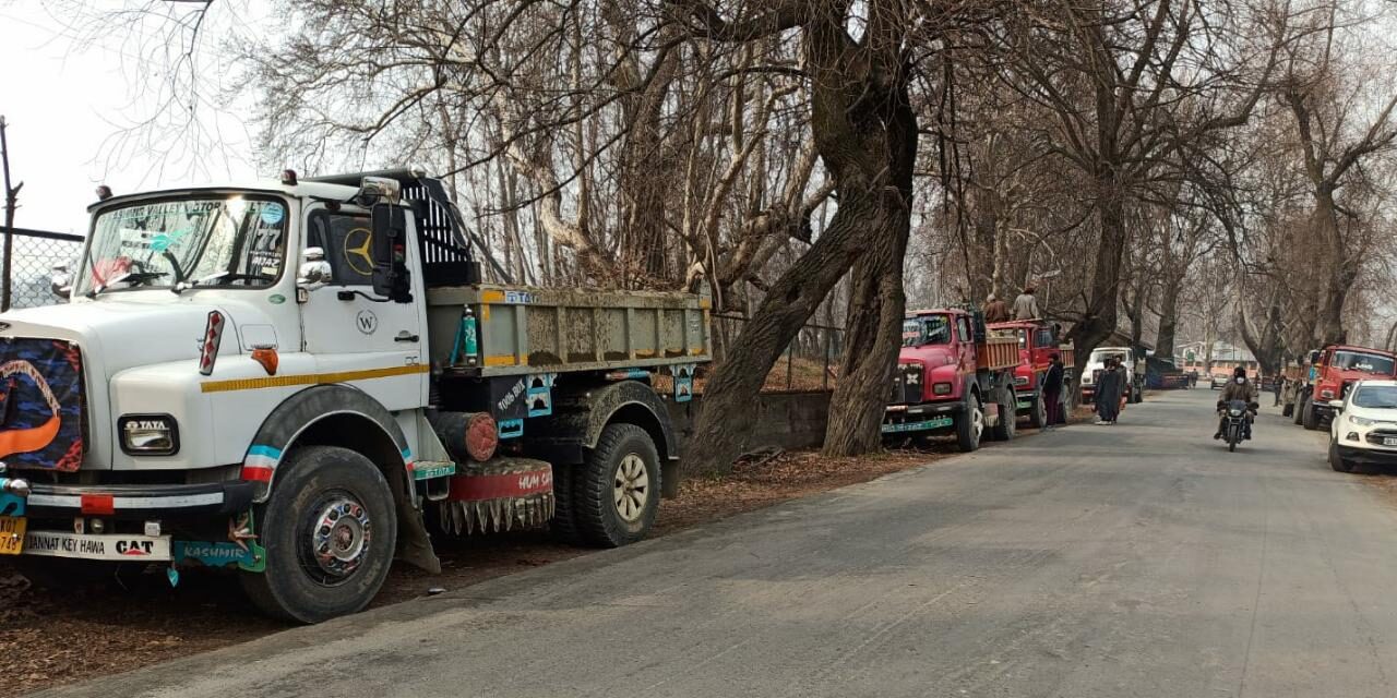 Crackdown on illegal mining In Ganderbal,34 Vehicles seized from last week:DMO Ganderbal