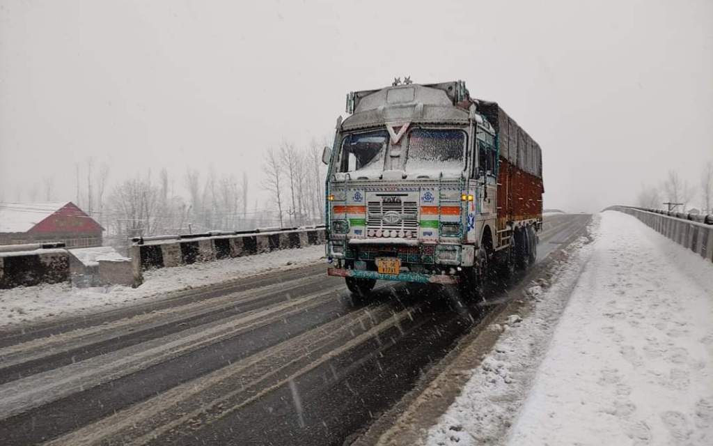Night Temp Drops To Below Freezing Point In Kashmir