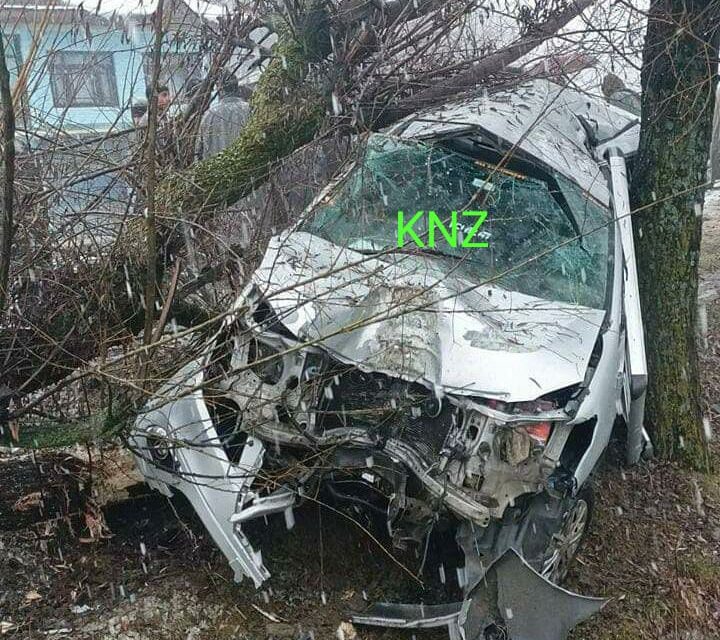 4 injured in road accident after innova turned turtle at Kangan