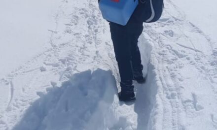 Gurez Health Workers Traipse Snow-clad Terrains Amid Bone-chilling Cold To Administer Covid Vaccines