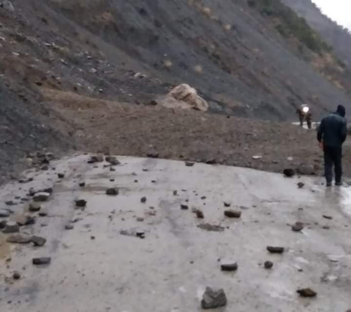 Jammu-Srinagar highway shut amid mudslides, shooting stones at many places