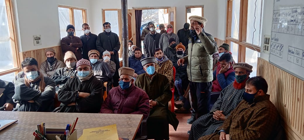 Police facilitates PCPG meeting in Ganderbal