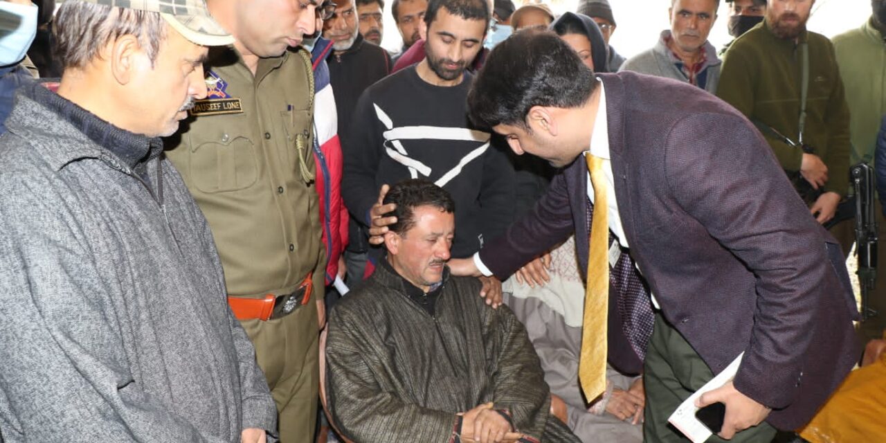 DC Srinagar visits family of 19-year old deceased girl victim of Amira Kadal Blast