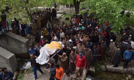 Hundreds attend last rites of Hindu Rajput in Kulgam