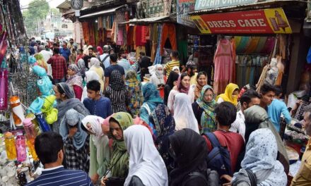 Ahead of Eid-ul-Fitr, valley markets witness less rush, little enthusiasm