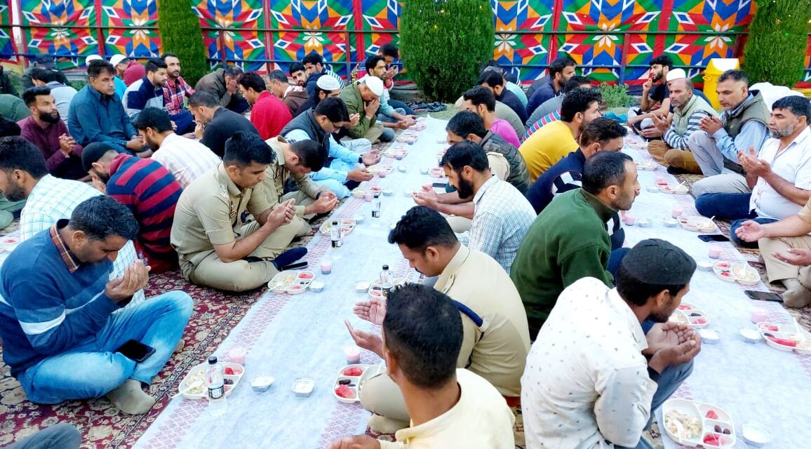 Ganderbal Police organised iftaar party at DPL