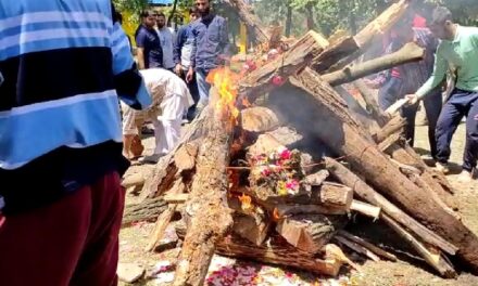Amid tensions in Kashmir; Muslims perform last rites of 80-year-old Pandit woman at Kulgam’s  Y K Pora