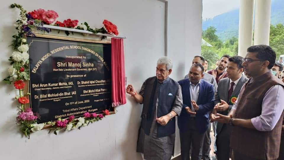 Lt Governor visits Kulgam;Inaugurates Eklavya Model Residential School; Lays Foundation Stone for a New Tribal Youth Hostel
