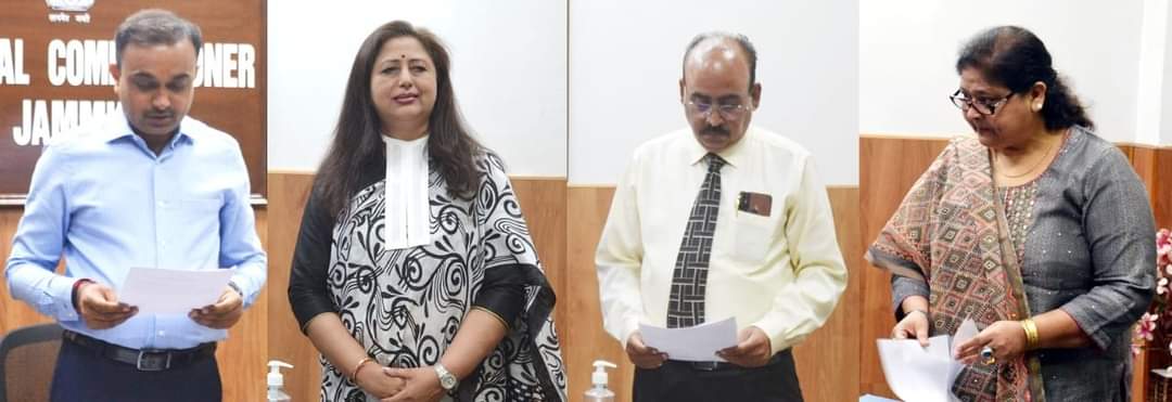 Div Com administers oath to newly appointed members of State Consumer Disputes Redressal Commission