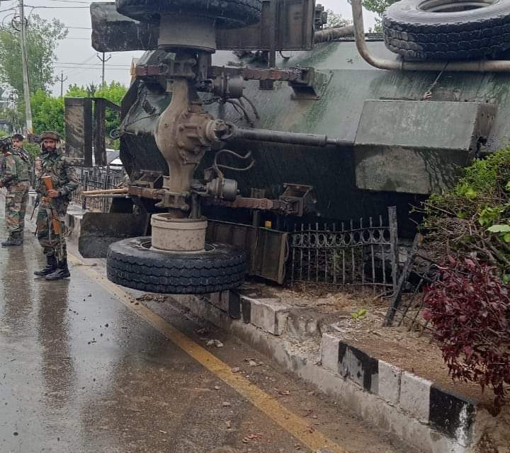Army Casper turns turtle on Srinagar Airport Road, soldier injured