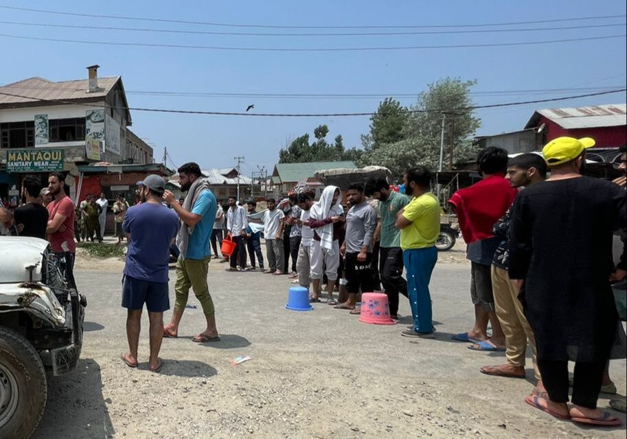 IUST hostels without drinking water supply, Students hold protest