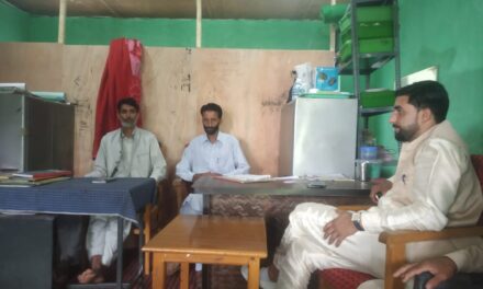 DDC Kangan-C pays surprise visit to various Govt schools in Chattergul