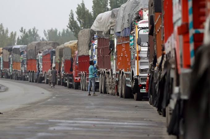 8820 fruit-laden trucks among 10,000 HMVs cross Qazigund in last 24 hours: Officials