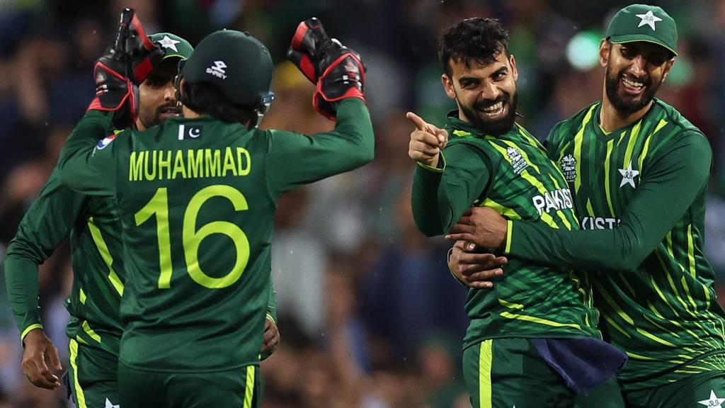 T20 World Cup 2022: PAK Beat SA by 33 Runs to Stay Alive in Semifinals Race