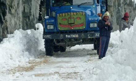 Traffic on Srinagar-Leh highway, Mughal road restored
