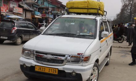 15 stranded vehicles with 30 passengers rescued on Mughal Road: Army