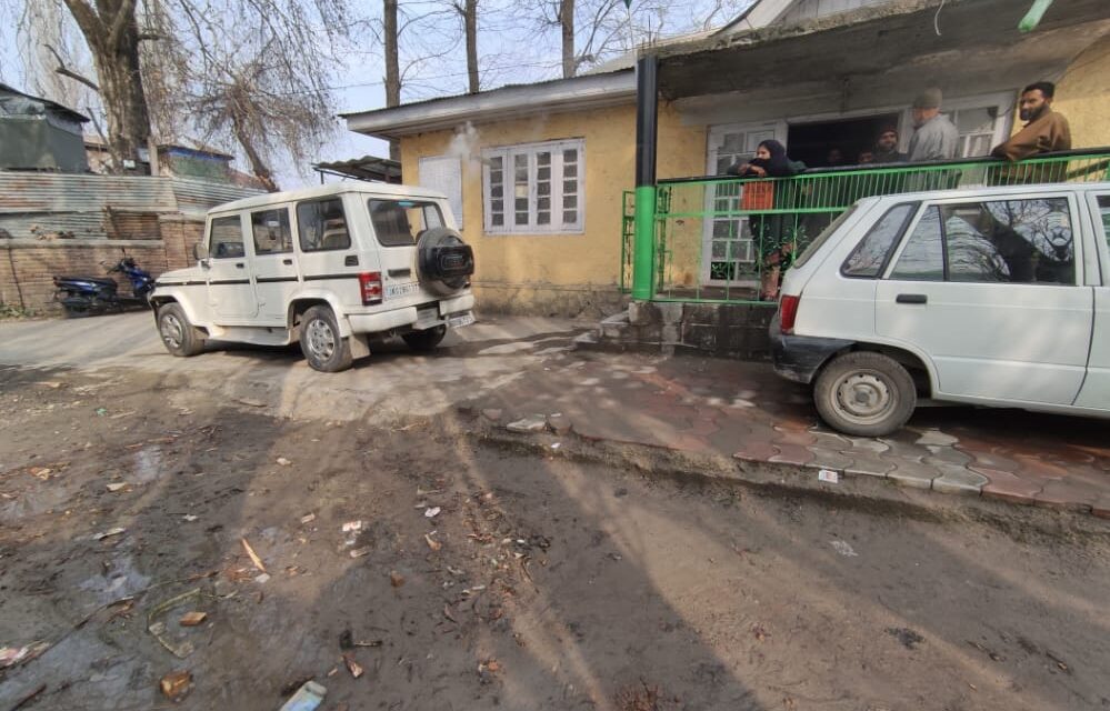 Pipe leakage submerges Qazigund tehsil office, people suffer