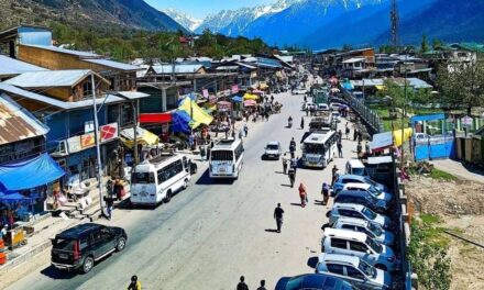 Drivers mislead passengers in kangan, leaves them halfway