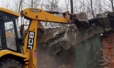 Illegal structure erected by Ex. MLA / NC Leader Abdul Majeed Larmi taken over by Revenue Authorities at Anantnag