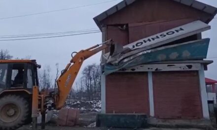 Hurriyat leader’s ‘illegal’ shoping complex demolished in Anantnag