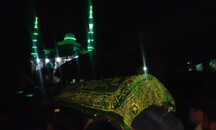 Thousands attend funeral of Islmic Cleric killed in Road Mishap in kangan.