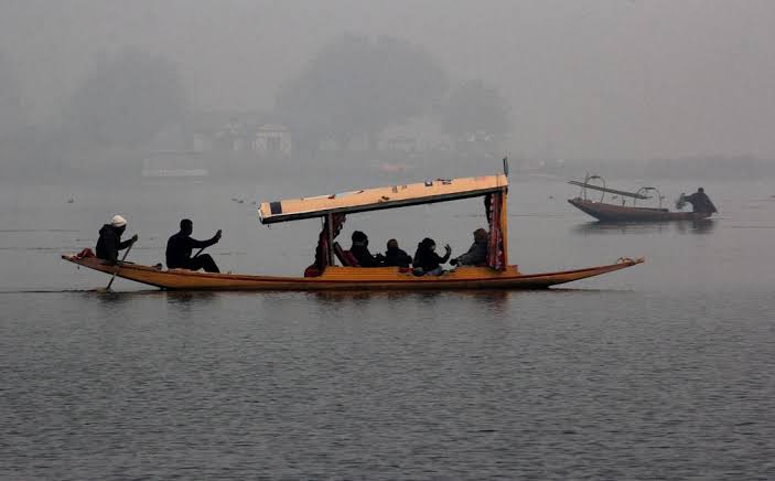 Amid cloudy weather forecast, night temp falls in Kashmir, rises in Jammu