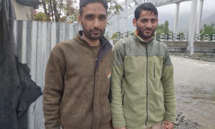 Two cops foil a suicide attempt on the newly constructed Wayil Bridge