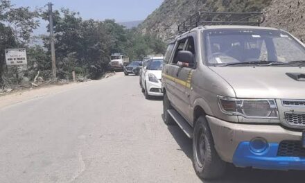 Traffic resumes on Srinagar-Jammu highway after night long halt