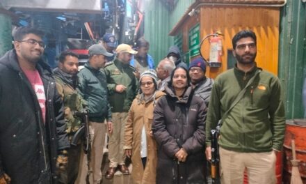 250 tourists rescued from Affarwat Gulmarg:- Police