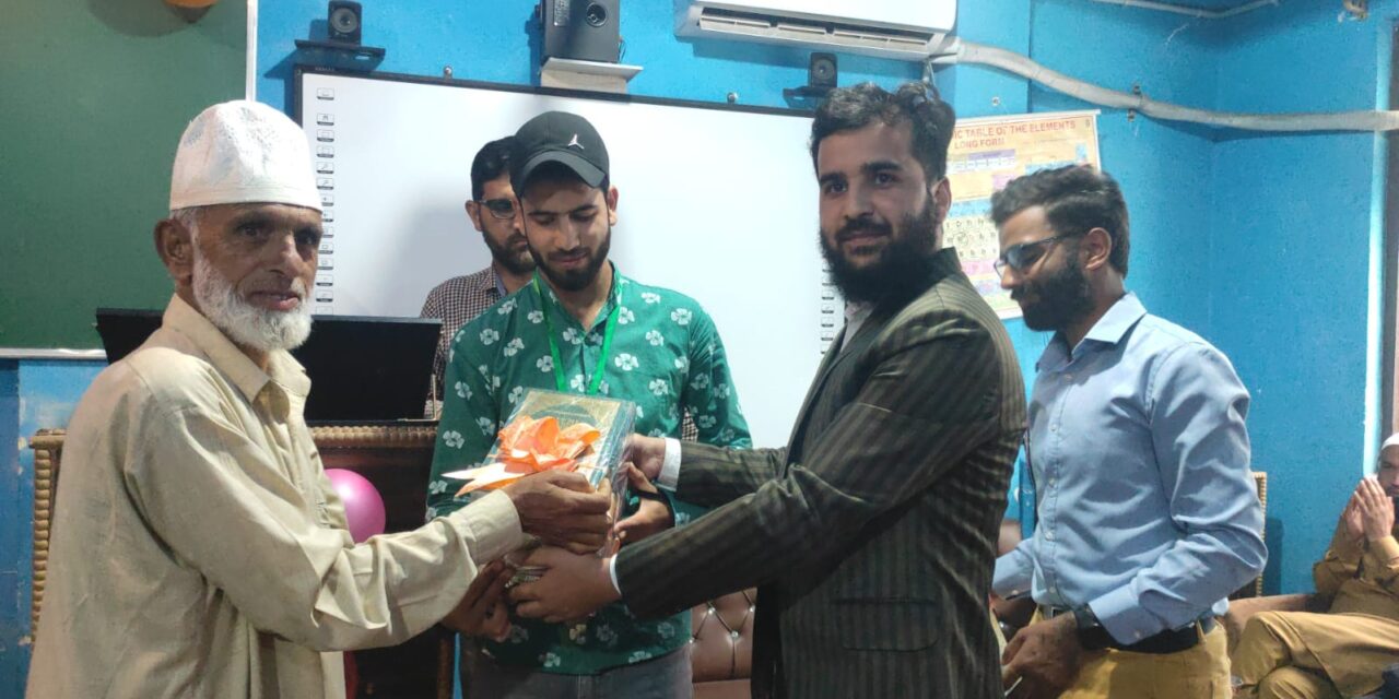 Zedny classes Kangan felicitates 10th, 12th meritorious students