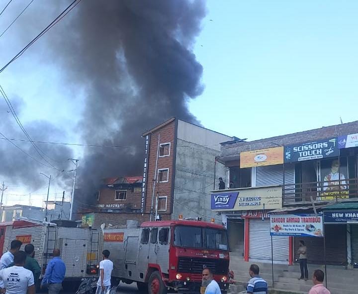 Batamaloo firefighting operation ends after six long hours;Personnel from 19 stations, 20 vehicles were on job, one vehicle on stand-by for precautions: DFO