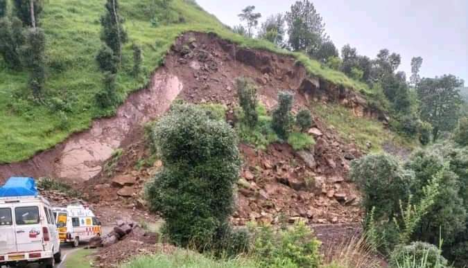 Incessant rains:- Rajouri-Budhal road closed