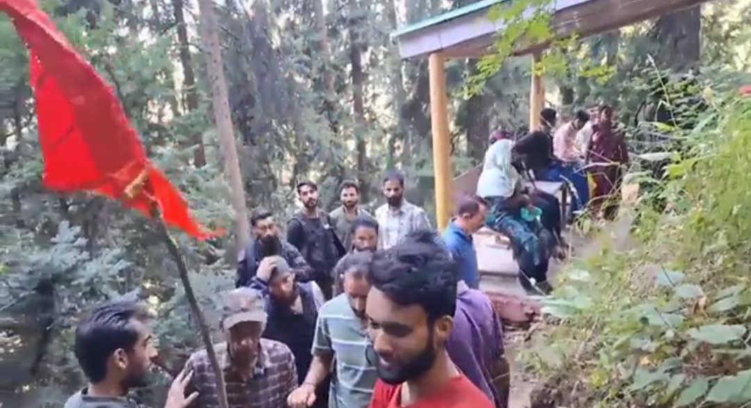 Chota Amarnath Yatra returns after decade-long pause, local support boosts pilgrim spirits in Bandipora