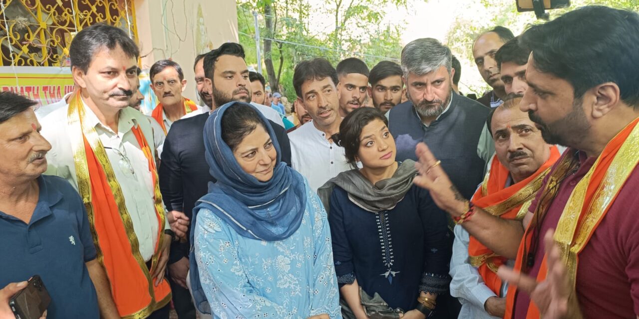 Mehbooba Mufti Extends Syncretic Gesture, Visits Thajiwara Temple in Bijbheara to greet Kashmiri Pandit Community On Annual Hawan