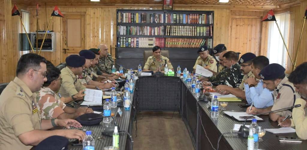 ADGP Kashmir Zone chairs high level meeting in Anantnag