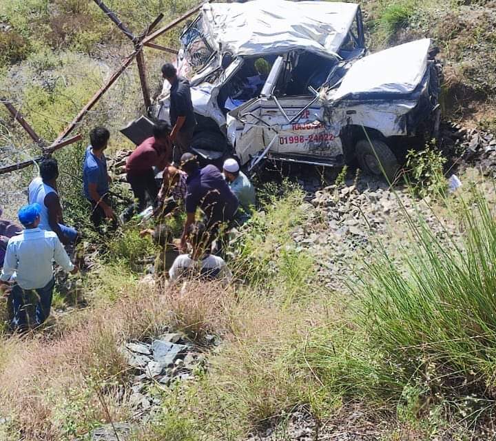 Cop killed, 3 injured as vehicle veers off road in Ramban