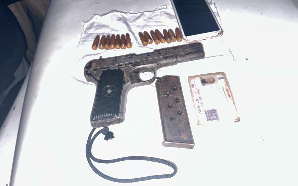 Hybrid militant held in Shopian