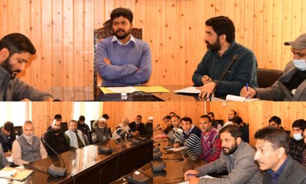 DEO Ganderbal discusses Special Summary Revision with representatives of Political Parties