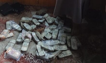 Man held along with 30 lacs, charas powder in Shopian