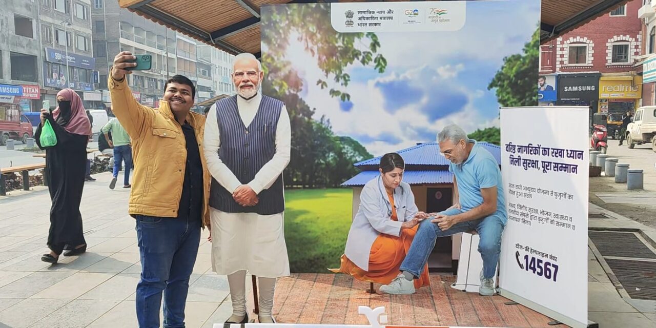 Tourists Flock to Ghanta Ghar in Srinagar to Capture Moments with PM Modi’s Life-Size Cut-Out