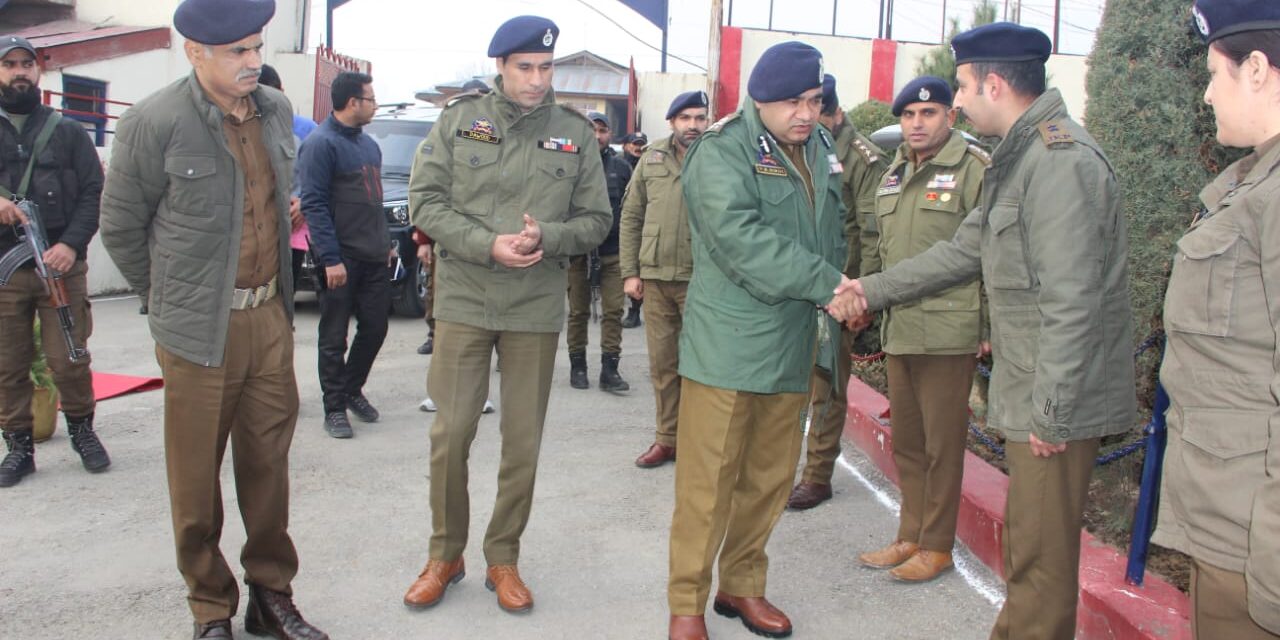 IGP Kashmir chairs comprehensive security review meetings in North Kashmir’s Kupwara & Handwara