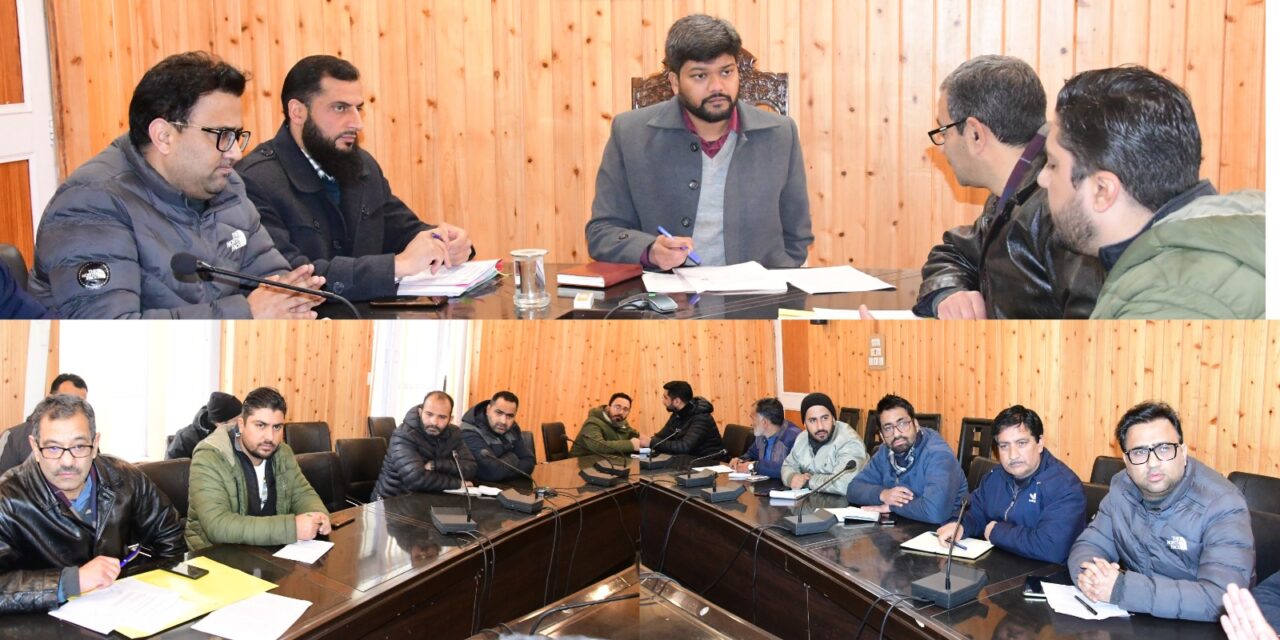 DC Ganderbal reviews implementation of PM Vishwakarma scheme