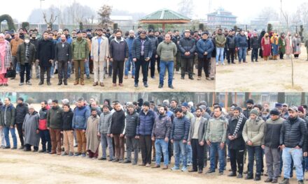 Distt Admin Gbl observes 02 minute silence on Martyrs Day