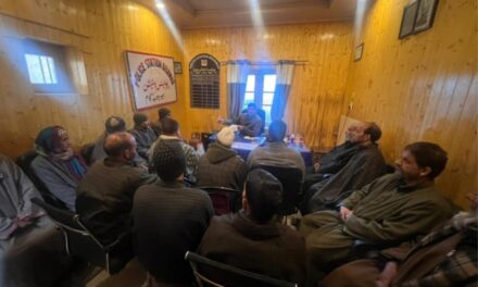 Police facilitates PCPG meeting in Budgam