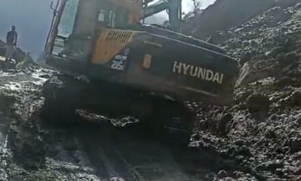 Traffic Halted at Dalwas on Jammu Srinagar NHW for Road Maintenance