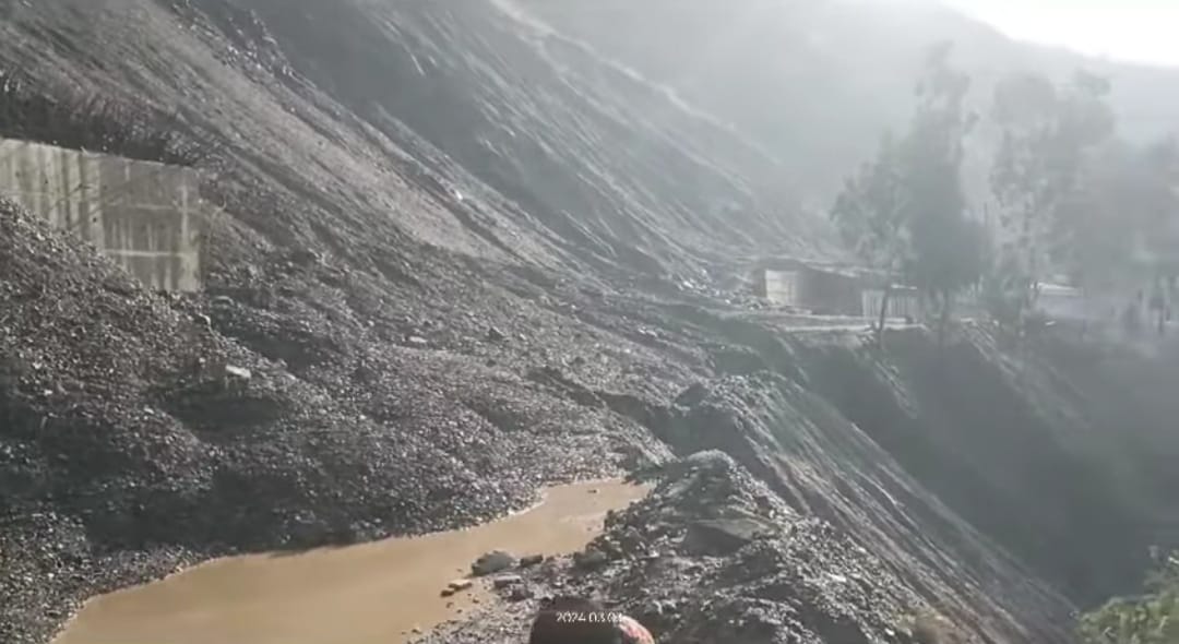 Jammu-Srinagar highway blocked for 2nd consecutive day