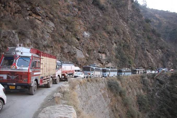 Srinagar-Jammu highway closed for traffic