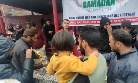 Kashmiri Pandit leads ‘Street Iftaar’ in heart of Srinagar